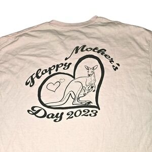 Outback Steakhouse Happy Mother's Day Kangaroo Heart Graphic T-Shirt‎ Men Large
